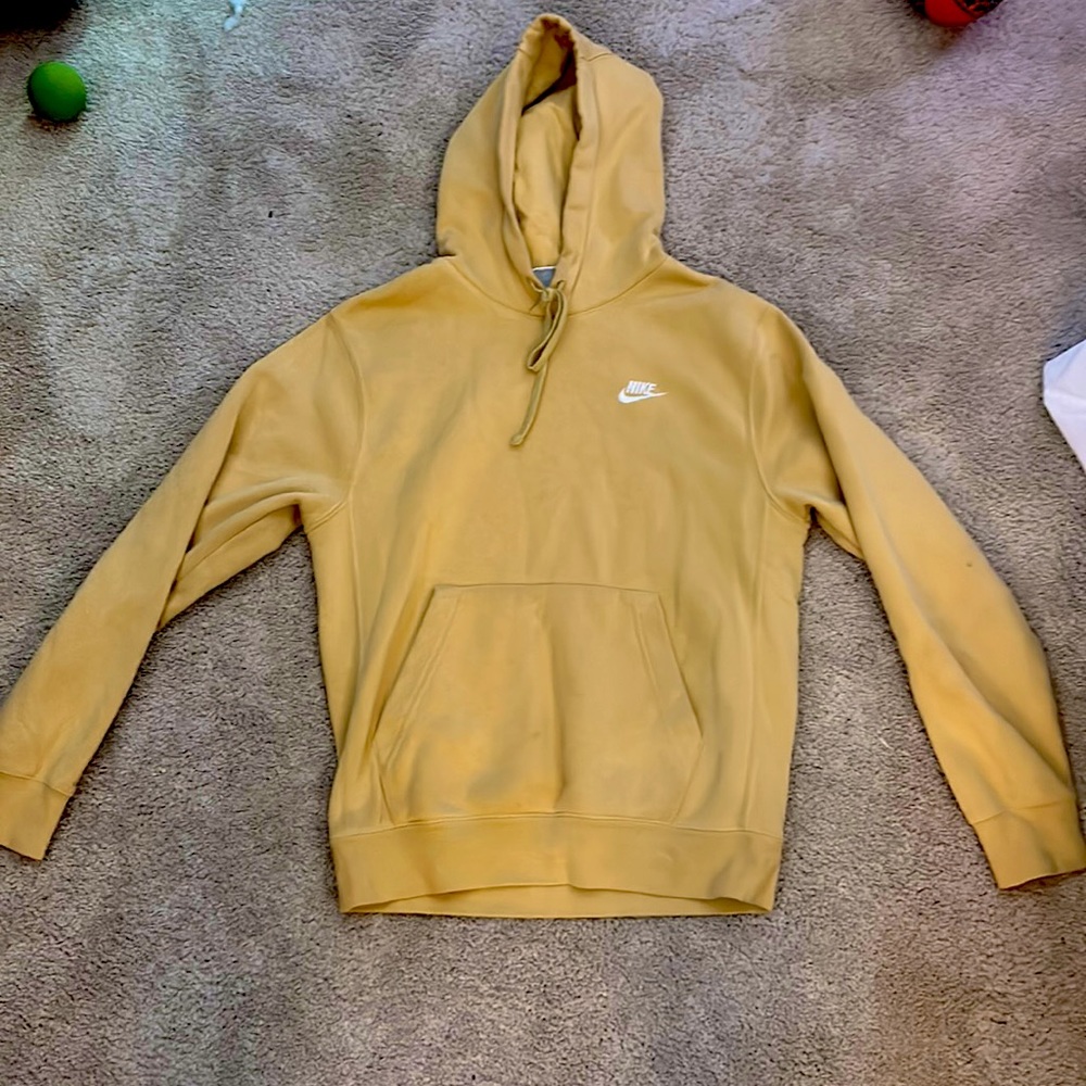 yellow nike hoodie size men’s extra small